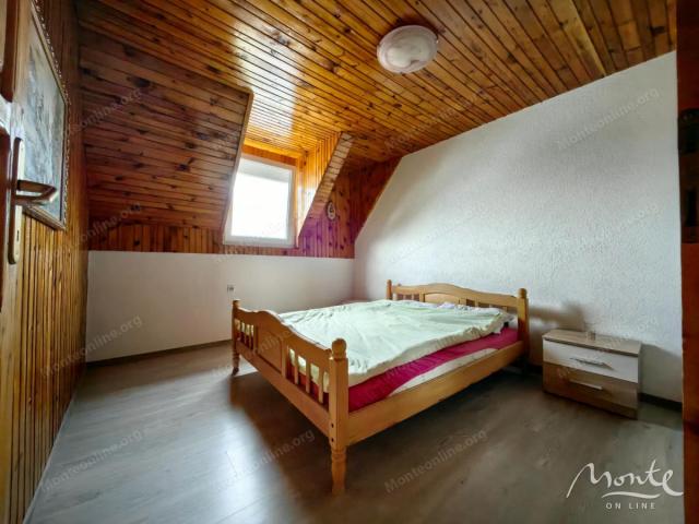 Ugodna kuća u zelenom području blizu centra Žabljaka