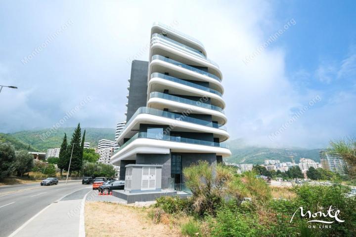 Apartman u premium kompleksu sa panoramskim pogledom na more u Bečićima