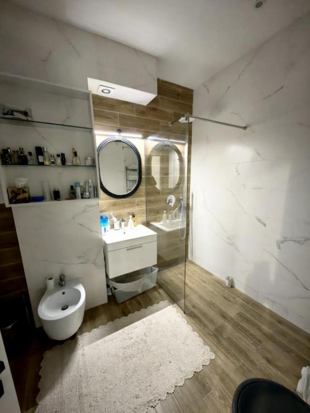 Moderan dvosoban dvoetažni stan u srcu Podgorice