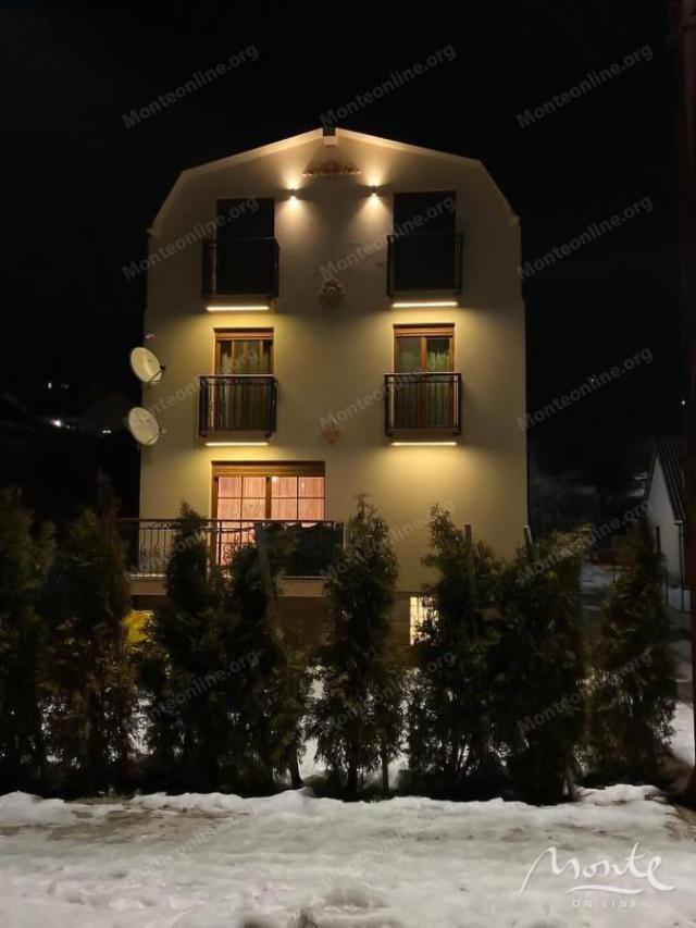 Moderna apartmanska vila sa 4 zvjezdice u centru Kolašina