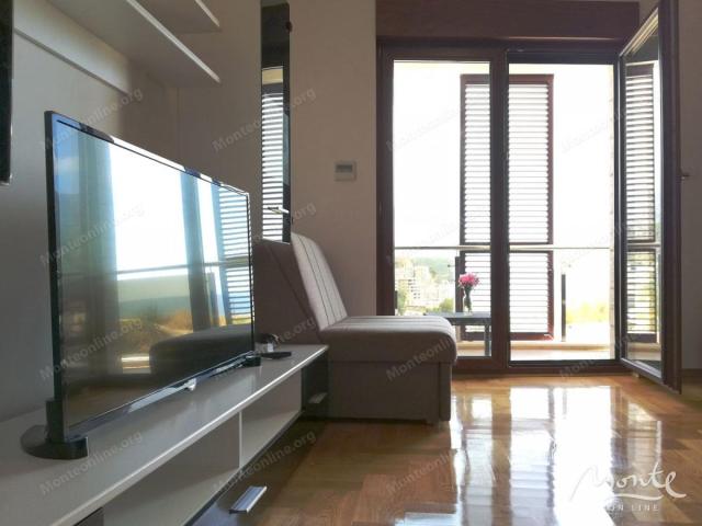 Prostran studio apartman s pogledom na more u Bečićima