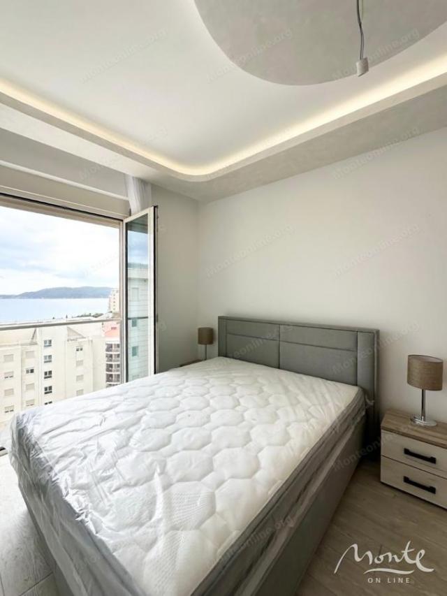 Luksuzni dvosobni apartman s pogledom na more u Bečićima