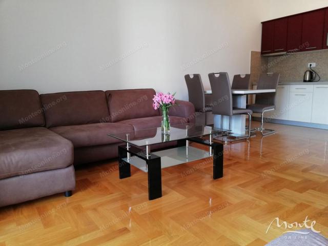 Prostran studio apartman s pogledom na more u Bečićima