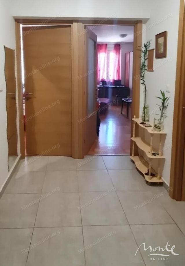 Udoban stan u novoj visokokvalitetnoj zgradi u naselju Dubovica, Budva