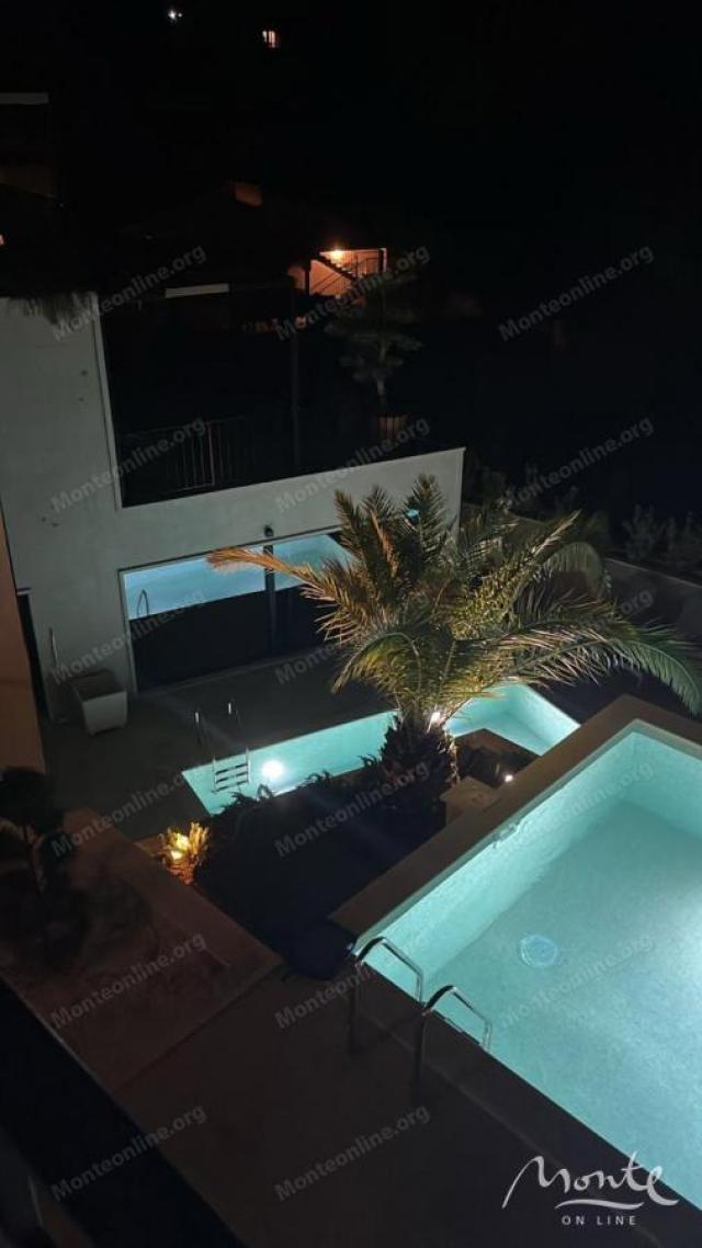 Luksuzna vila u Pržnu s bazenom i pogledom na more