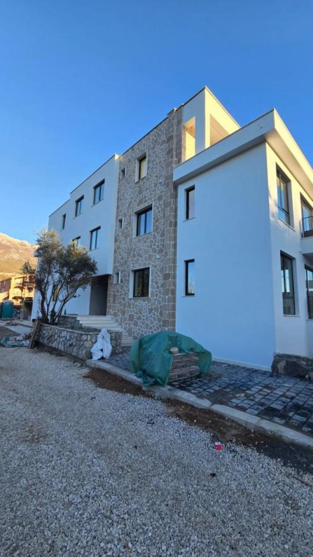 Stanovi u novom stambenom kompleksu u Radanovićima