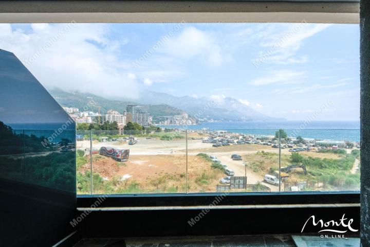 Apartman u premium kompleksu sa panoramskim pogledom na more u Bečićima