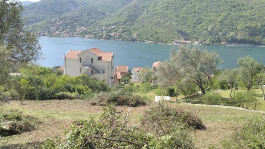 Urbano zemljište samo 50 metara od mora u naselju. Lepetane (Tivat)
