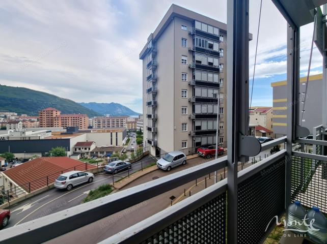 Udoban stan u novoj visokokvalitetnoj zgradi u naselju Dubovica, Budva