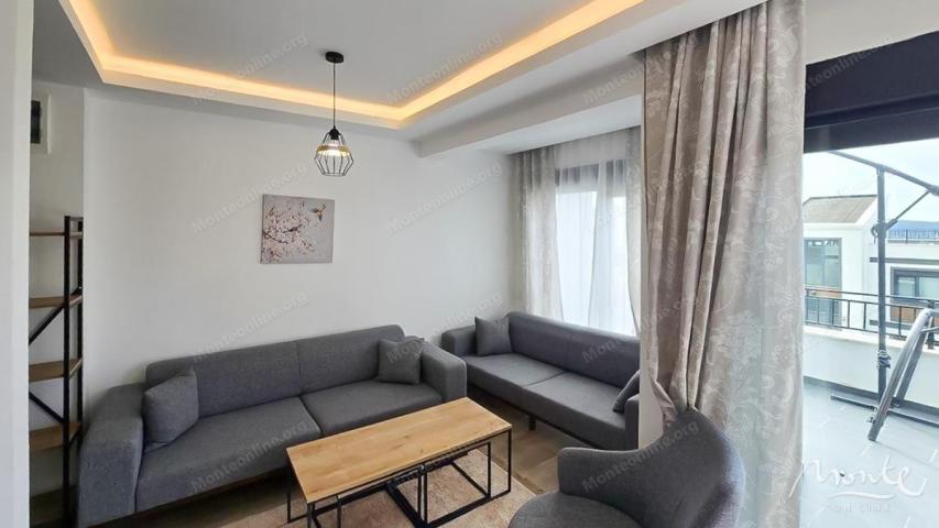 Porodični apartman sa dvije spavaće sobe, terasom i bazenom — Tivat, Kava