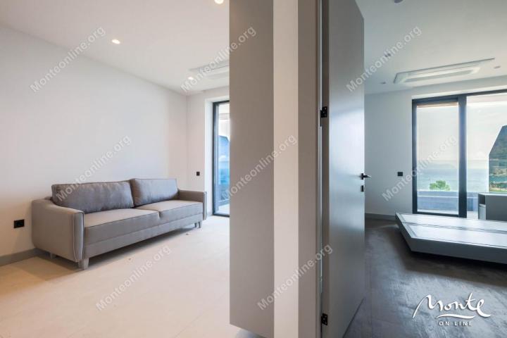 Apartman u premium kompleksu sa panoramskim pogledom na more u Bečićima