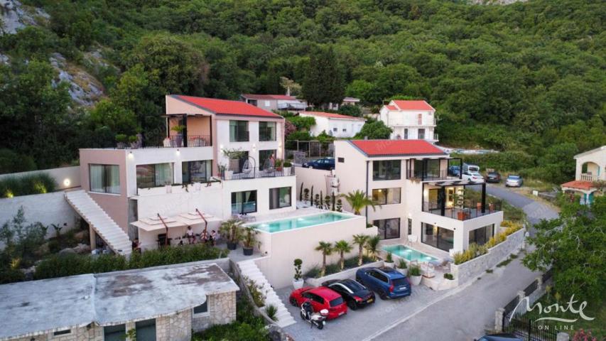 Luksuzna vila u Pržnu s bazenom i pogledom na more
