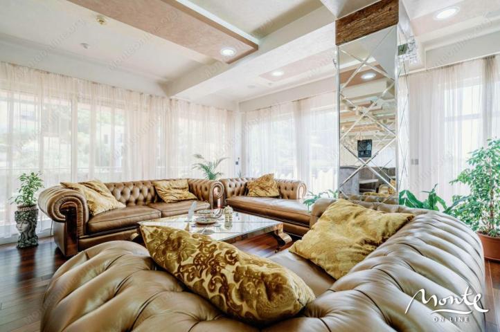 Luksuzan apartman Roof Top Villa sa panoramskim pogledom u Budvi