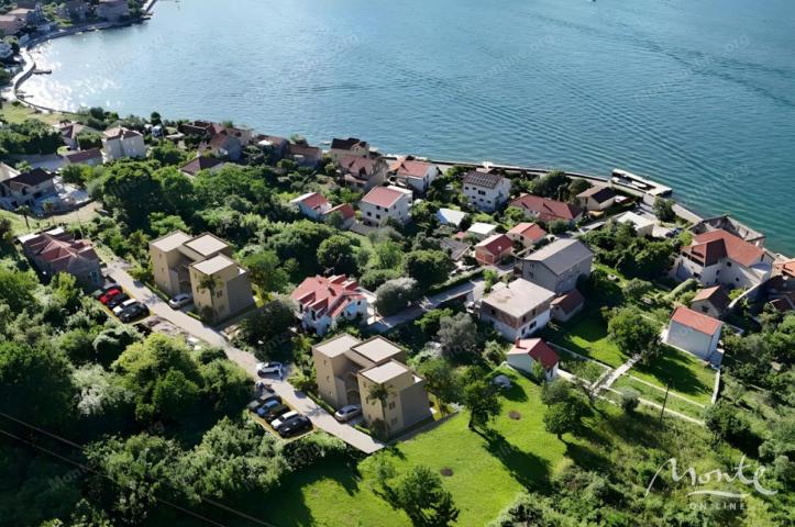 Jednosoban stan s pogledom na more i parkingom u Stolivu