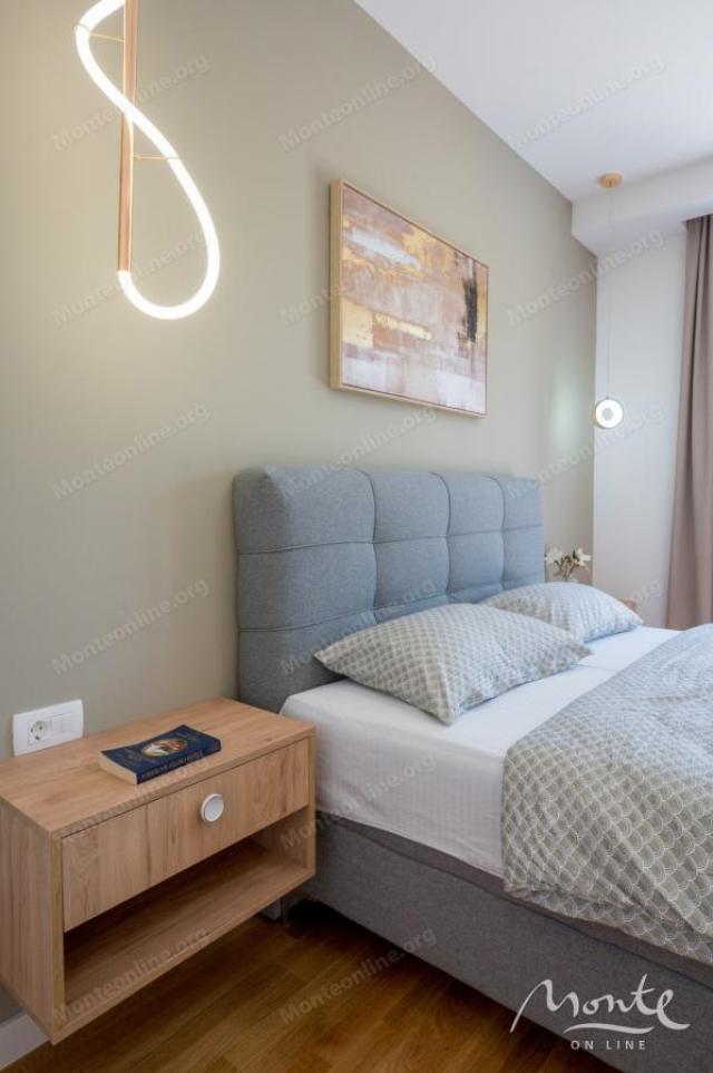Potpuno nova vila sa bazenom u predgrađu Tivta