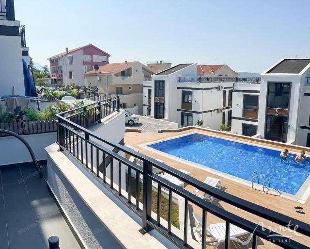 Porodični apartman sa dvije spavaće sobe, terasom i bazenom — Tivat, Kava