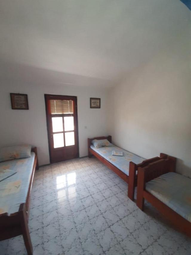 Crna Gora, Bar, Sutomore, 210m2- 8 apartmana