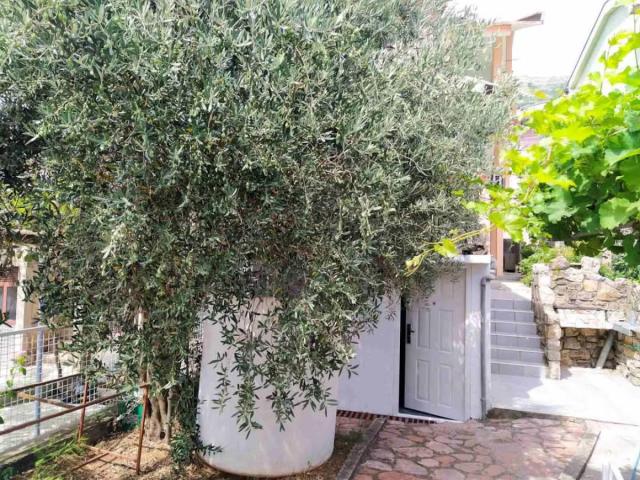 Crna Gora, Bar, Sutomore, 210m2- 8 apartmana