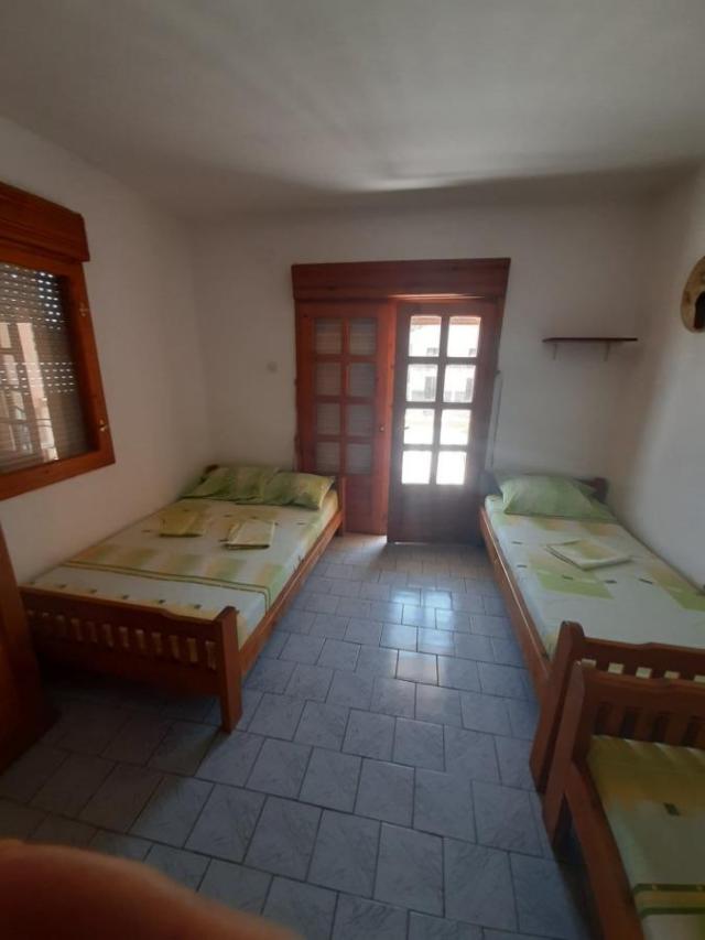 Crna Gora, Bar, Sutomore, 210m2- 8 apartmana