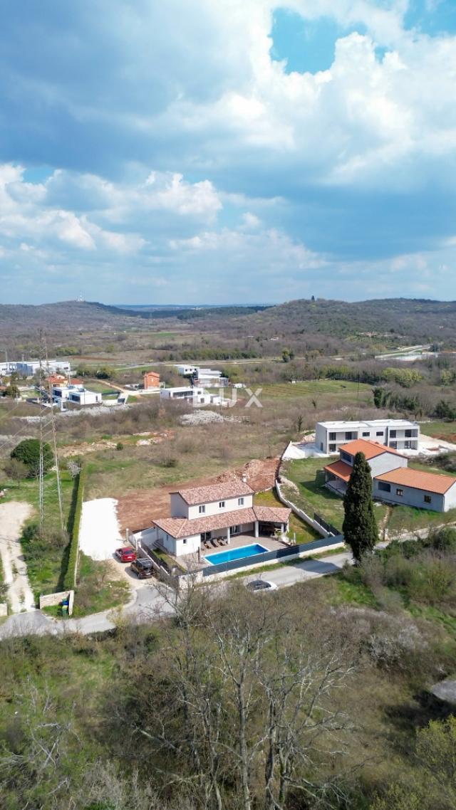 ISTRA, ROVINJ - Novoizgrađena katnica s bazenom nedaleko Rovinja