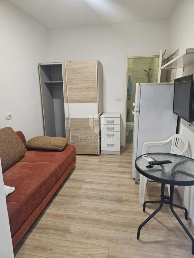 Etaže kuće sa studio apartmanima na odličnoj lokaciji u centru Pule!