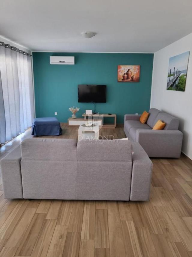 Kuća sa bazenom u blizini mora