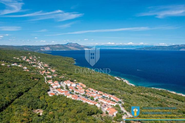 Kuća sa bazenom u blizini mora