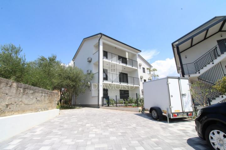 KRK, ČIŽIĆI - MODERAN APARTMAN S POGLEDOM NA MORE!