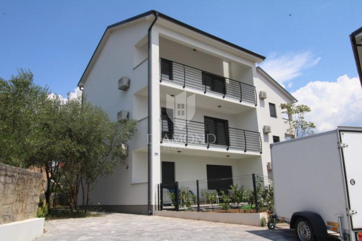 KRK, ČIŽIĆI - MODERAN APARTMAN S POGLEDOM NA MORE!