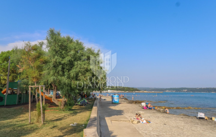 Novigrad, stan u prizemlju 150m od plaže i šetnice!
