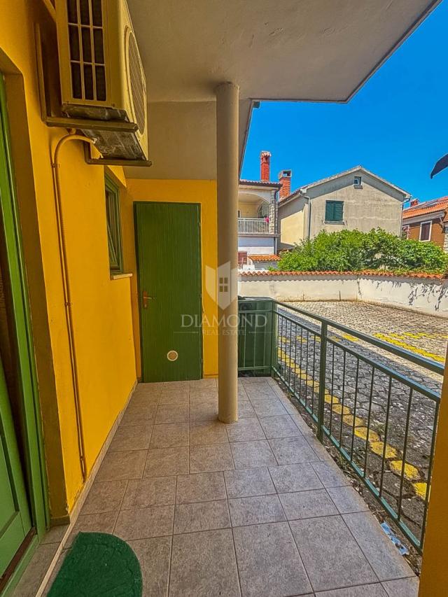 Novigrad, stan u prizemlju 150m od plaže i šetnice!