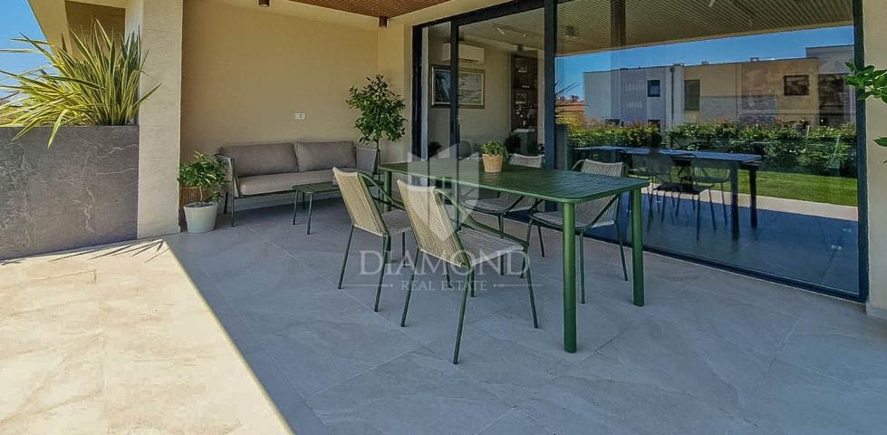 Novigrad, novi stan 94 m2 u prizemlju sa 148 m2 dvorišta!