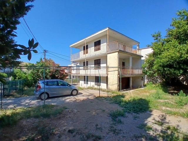Legal House with Renovation Project For Sale in Sutomore