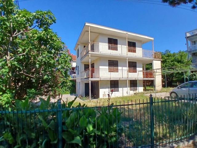 Legal House with Renovation Project For Sale in Sutomore
