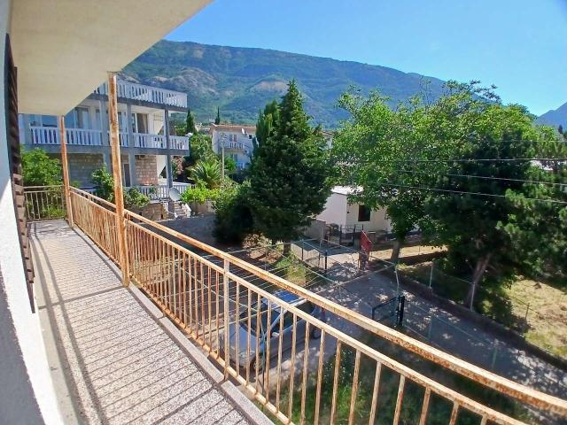 Legal House with Renovation Project For Sale in Sutomore