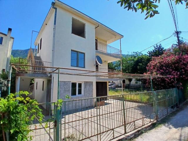 Legal House with Renovation Project For Sale in Sutomore