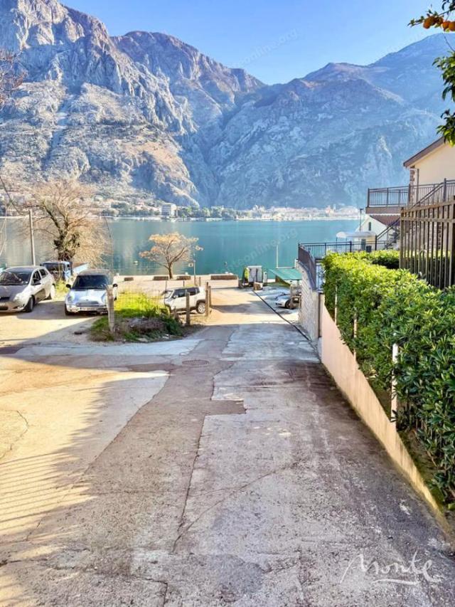 Dva apartmana 50 metara od mora u Muu, Kotor