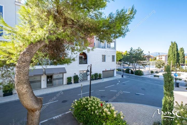 Elegantni apartman sa jednom spavaćom sobom u srcu Luštica Bay Centrale