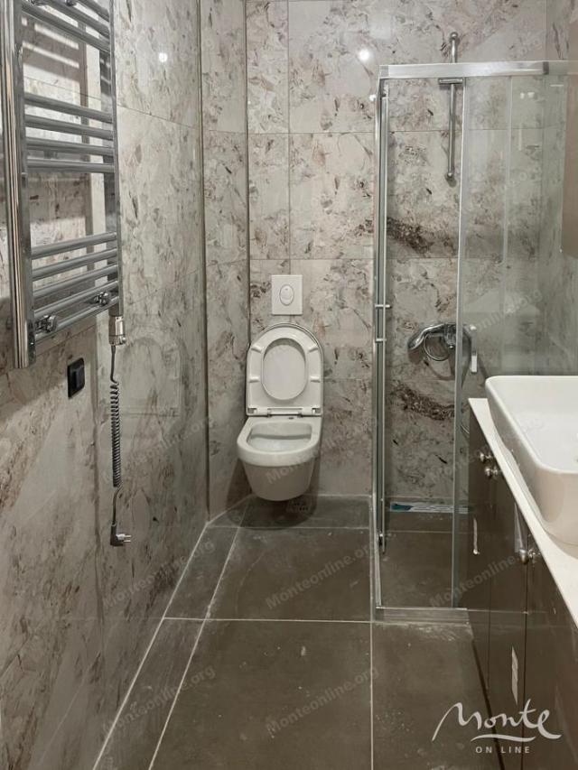 Studio u kompleksu sa bazenom, 150 metara od mora, Kumbor