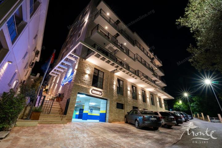 Novi apartmani u modernom stambenom kompleksu sa bazenom u Budvi