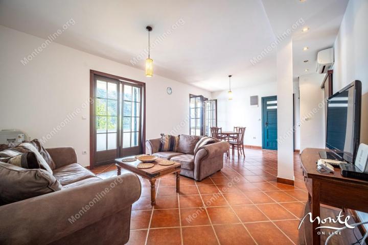 Život na obali - Apartman Sicilija u Boka Gardensu s terasom i pogledom na more