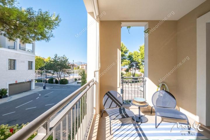 Elegantni apartman sa jednom spavaćom sobom u srcu Luštica Bay Centrale