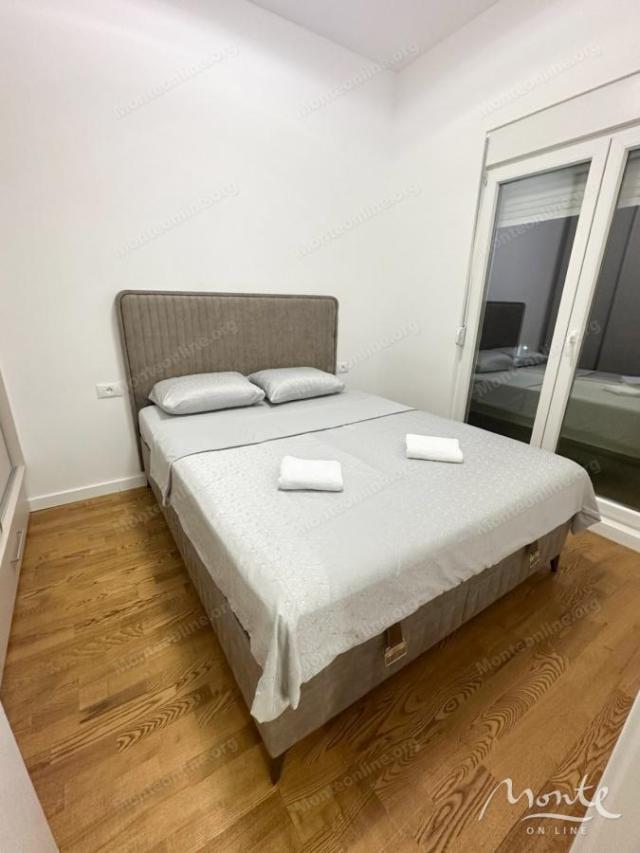 Nov namješten jednosoban stan u modernoj zgradi, Podgorica