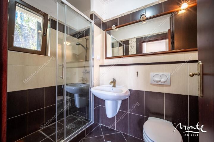 Apartman Venecija u prekrasnom kompleksu Boka Gardens, Kostanjica