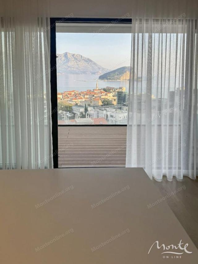 Penthouse u luksuznom kompleksu sa bazenom, Budva
