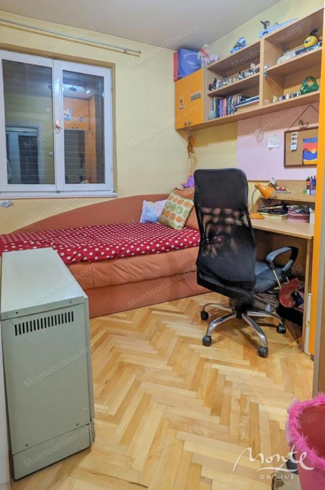 Prostran četverosoban stan u centru Podgorice, naselje Lepa Kata