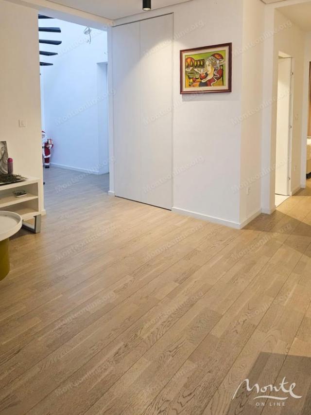 Penthouse u luksuznom kompleksu sa bazenom, Budva