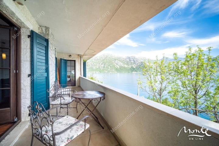 Život na obali - Apartman Sicilija u Boka Gardensu s terasom i pogledom na more