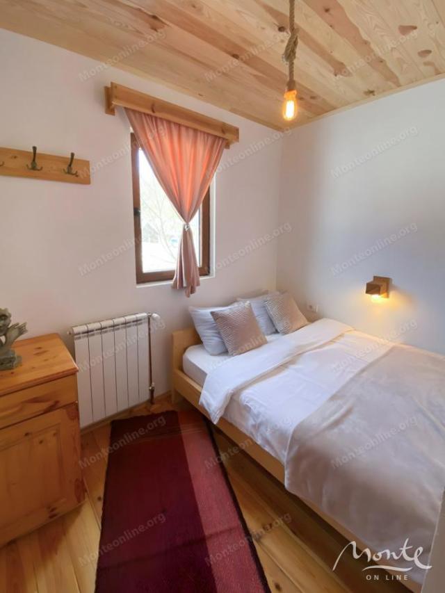 Funkcionalni mini-hotel sa 6 apartmana u blizini Kolašina