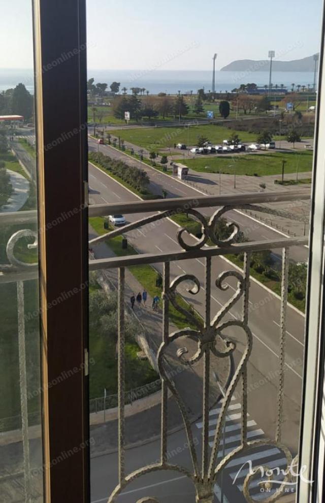 Luksuzni dvosobni apartman s panoramskim pogledom na more i hram u Baru